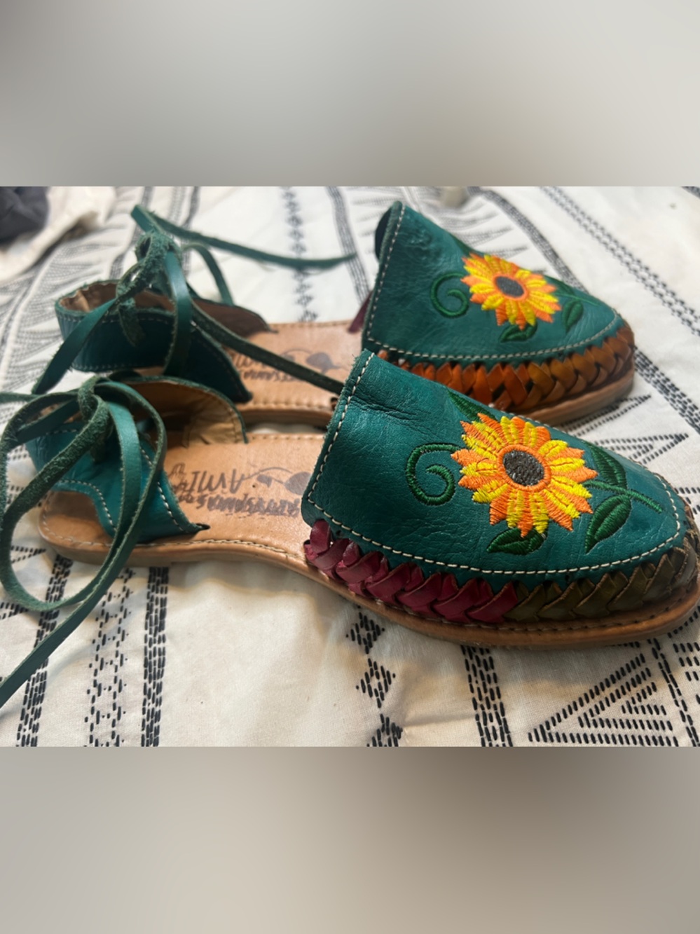 Handmade Leather Sunflower Lace-Up Women’s Sandals. Made in Mexico size 7.